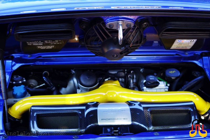 60-blue-Porsche-997-Turbo-S.JPG