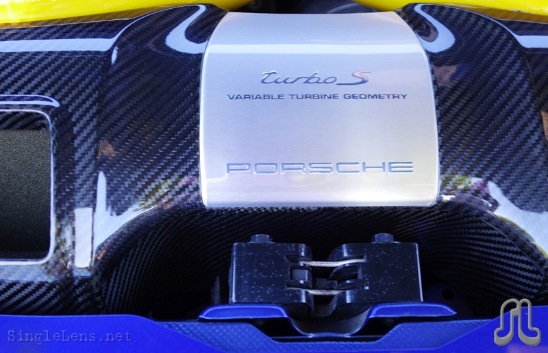 61-blue-Porsche-997-Turbo-S.JPG