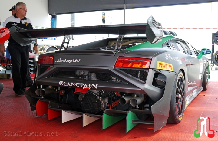 013-Lamborghini-racing-team.JPG