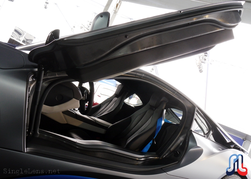 065-2014-BMW-i8-Dalbergia-Brown-leather-upholstery.JPG