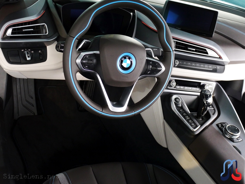 069-2014-BMW-i8-Dalbergia-Brown-leather-upholstery.JPG