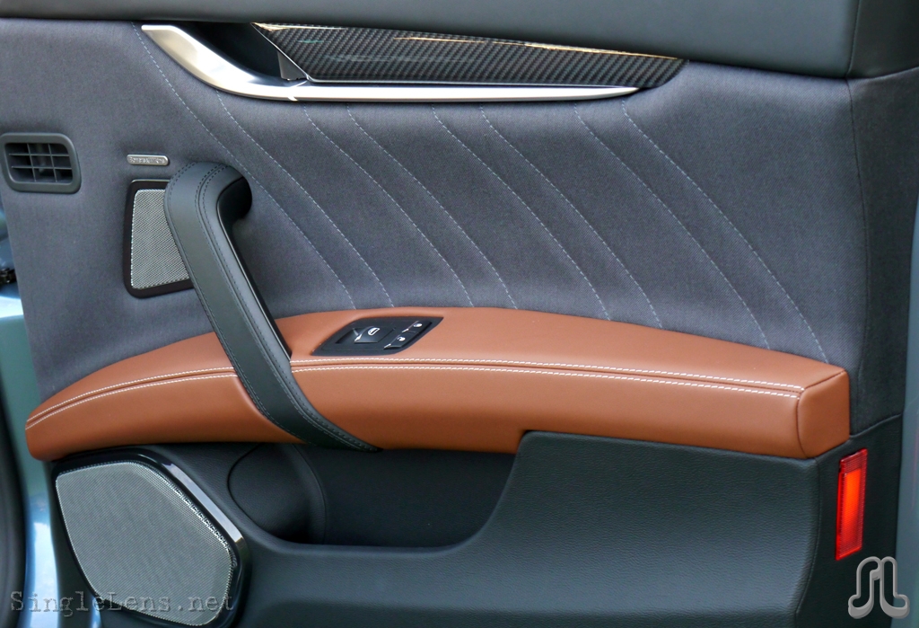 211-Ermenegildo-Zegna-Maserati-interior.JPG