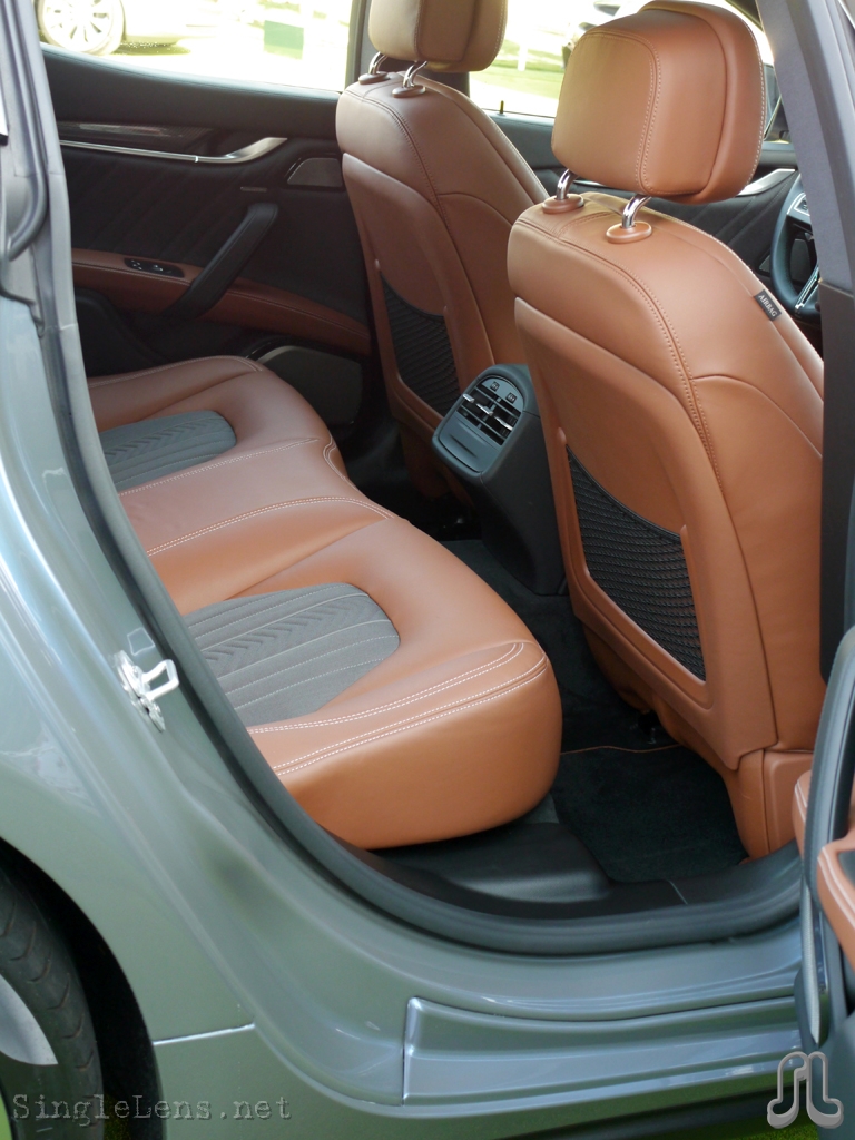212-Ermenegildo-Zegna-Maserati-interior.JPG