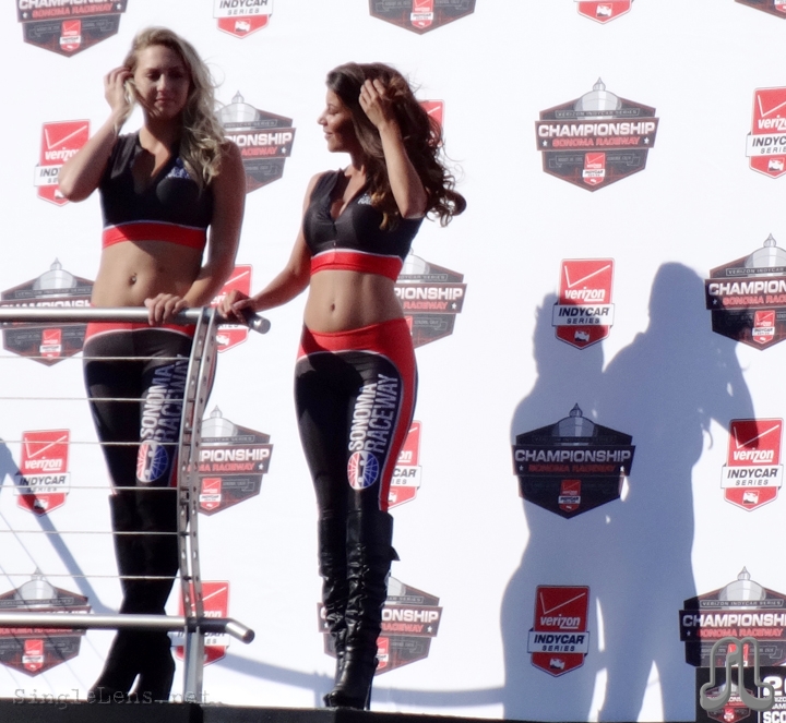 083-Sonoma-Raceway-girls
